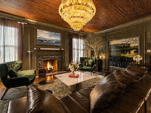 Interior - Experience “The Oak at Landmark,” a refined 1BR/1BA retreat on Dallas’s prestigious Swiss Avenue. Enjoy a private patio, marble-finished bath, high-speed Wi-Fi, and smart TV in a serene setting that blends historic charm with modern comfort. (Dallas)