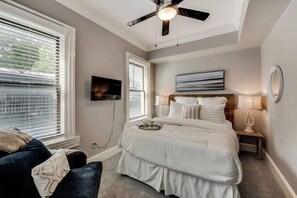 1 غرفة نوم ومكتب ومكواة/لوح كي وسرير سفر