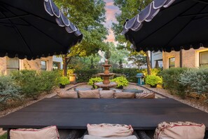 Outdoor dining - Bright and refined 1BR condo on historic Swiss Avenue, featuring high-speed Wi-Fi, a plush queen bed, and a stylish living area with crystal lighting. Oversized windows fill the space with natural light, blending timeless charm with modern comfort. (Dallas)