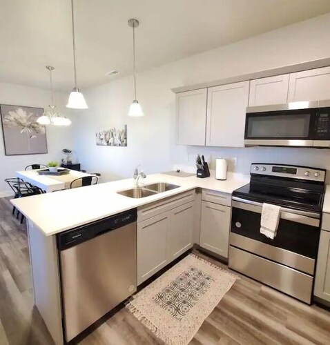 2022 Modern Lehi! King Bed, Everything nearby!