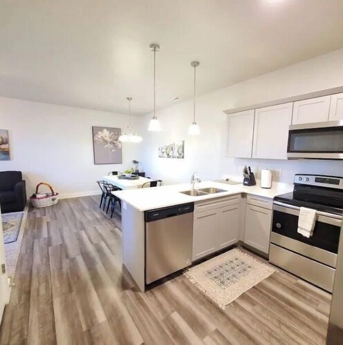 2022 Modern Lehi! King Bed, Everything nearby!