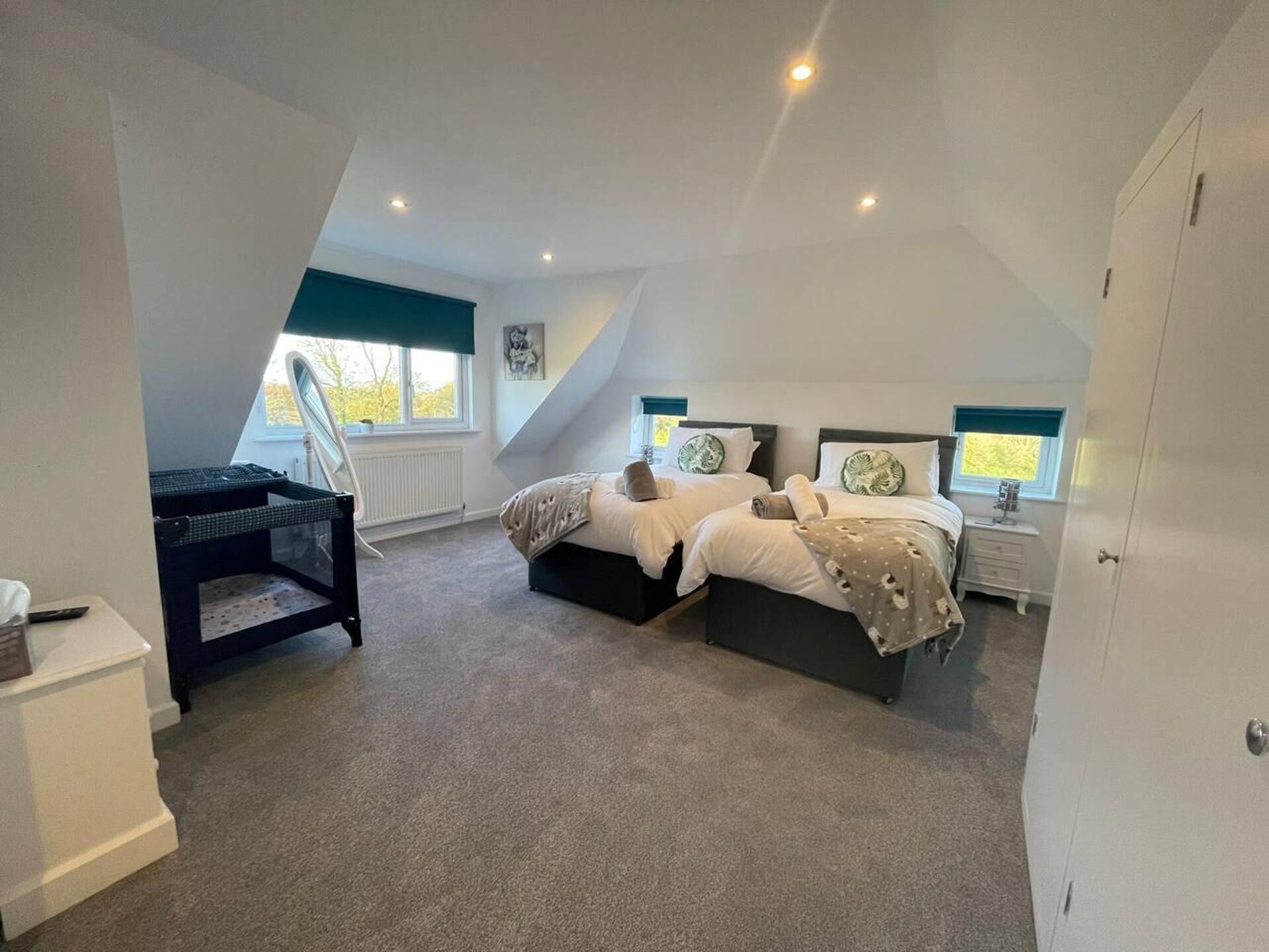 Rumah | 5 kamar tidur, setrika/meja setrika, Wi-Fi gratis, dan seprai linen