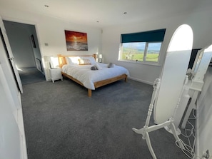 House | 5 bedrooms, iron/ironing board, free WiFi, bed sheets