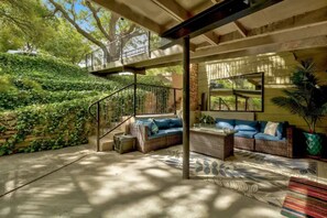 Property grounds - Barton Springs Treehouse! (Austin)