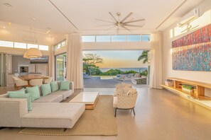 Een smart-tv en boeken