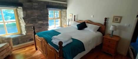 2 عدّة غرف نوم وخزنة داخل الغرفة ومكواة/لوح كي وواي فاي مجانًا