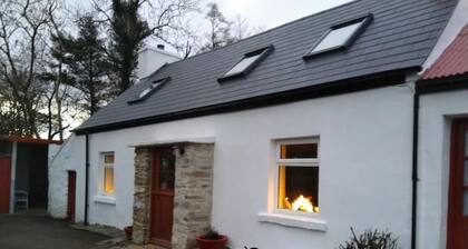 Reduced Fees. Authentic cottage, Luxury Deep Bath, Rustic , Perfect Retreat,