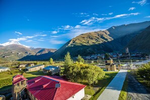 Family Suite | Minibar, iron/ironing board, free WiFi, bed sheets - Hotel Sno Kazbegi (Kazbegi)