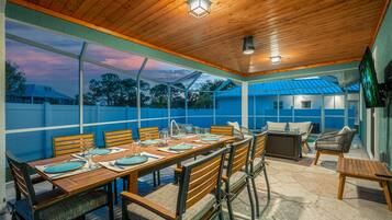 Outdoor dining
