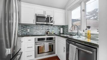 Coffee/tea maker, fridge, microwave, oven