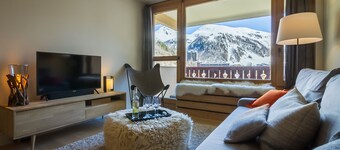 Comfortable, upscale, quiet and beautiful views!