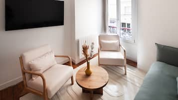 Căn hộ phong cách cổ điển, có phòng tắm riêng | Lounge