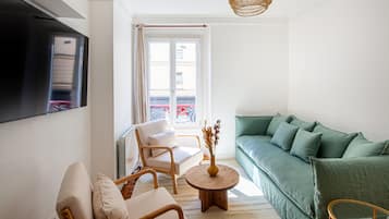 Classic Apartment, Ensuite | Lounge