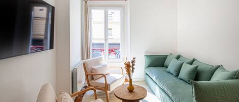 Classic Apartment, Ensuite | Lounge