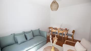 Classic Apartment, Ensuite | Lounge