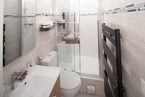 Klassiek appartement, en-suite badkamer | Badkamer
