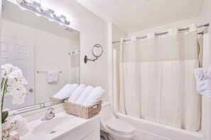 Shower - Amazing house close to excellent beaches. (Cape Coral)