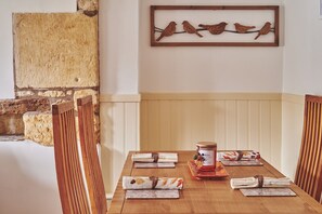 Lyxstuga - eget badrum (Squirrel Barn) | Restaurang