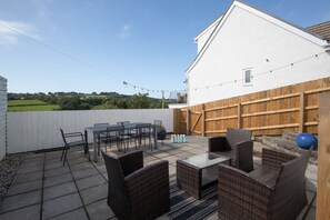 تناول الطعام بالخارج