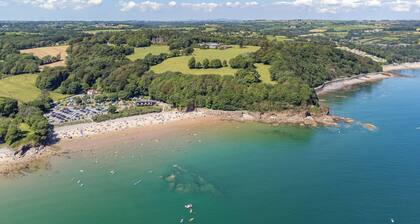Ocean Cottage - Walk to Beach, Countryside Views