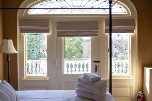 Lovely 4 bedroom rental with spacious master suite