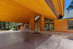 Exterior - Unwind in Flagstaff's Finest Vacation Home! Don't Wait! (Flagstaff)