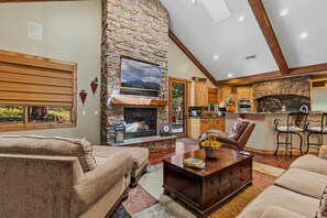 TV, fireplace