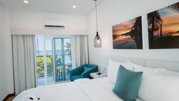 Panoramic Studio, 1 King Bed, Non Smoking, Ocean View | Hypo-allergenic bedding, pillowtop beds, in-room safe, desk