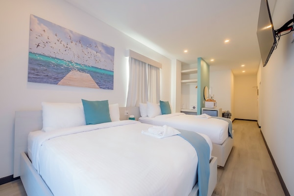 Habitación doble estándar, 2 camas Queen size, para no fumadores, vista al patio | Ropa de cama hipoalergénica y camas con pillow-top