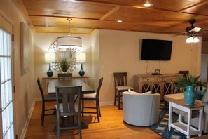 Dining - Garden City Pier Penthouse (Murrells inlet,)