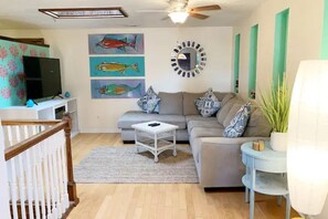 Living area - Garden City Beach Pier Penthouse II (Murrells Inlet)