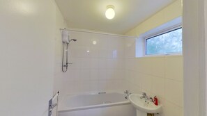 Comfort House | Bathroom - Eyrescroft House (Peterborough)