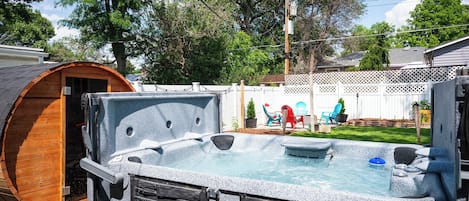Outdoor spa tub