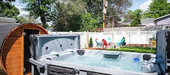 Luxury 3b/3b- Hot tub, Sauna, Personal Gym