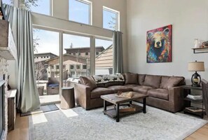 Smart TV, fireplace, books, computer monitors - NEW! RUSTIC LUXURY (2 BR+Loft) w/ Hot Tub Near WP (Winter Park)