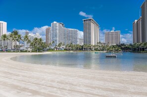 Una spiaggia nelle vicinanze