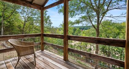 Lucky's Canoe & Kayak Cabin #2 - Caddo River Access!