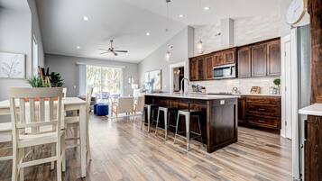 KylskÄp, mikrovÄgsugn, ugn och spishÀll