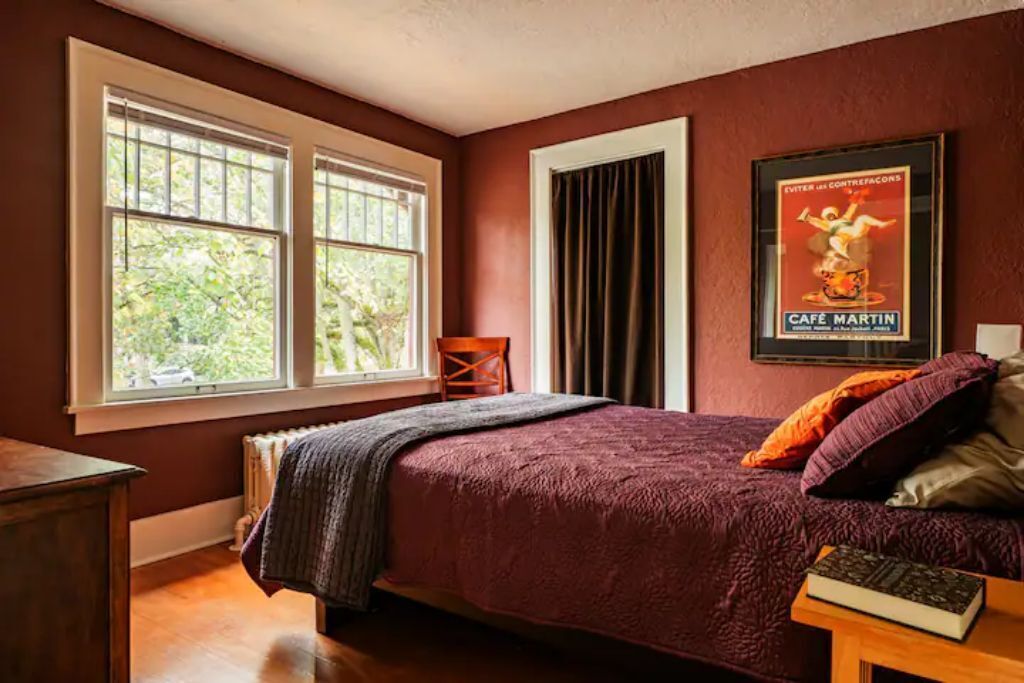 2 室のベッドルーム、デスク、アイロン / アイロン台、WiFi