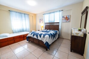 3 bedrooms, desk, iron/ironing board, free WiFi