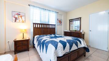 6 bedrooms, desk, iron/ironing board, free WiFi