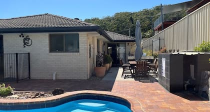 35 Rumbalara Avenue - Rainbow Beach. Swimming pool, air conditioning.