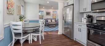 Beautiful Renovated Townhome w/parking