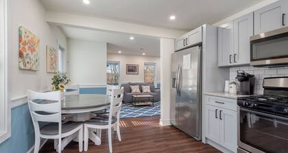 Beautiful Renovated Townhome w/parking