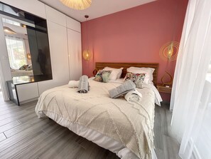 3 bedrooms, iron/ironing board, travel crib, free WiFi