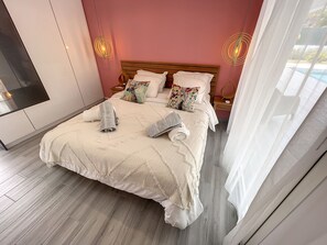 3 bedrooms, iron/ironing board, travel crib, free WiFi