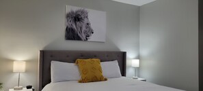 2 habitaciones, escritorio, tabla de planchar con plancha y wifi gratis 