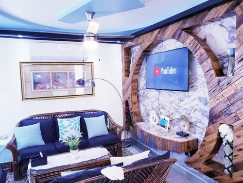 M/H house #1 Cozy and beautiful house near the airport