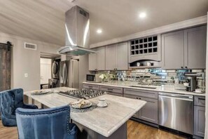 Fridge, microwave, oven, stovetop - Stylish 1BR furnished condo in Central Dallas featuring a high-end kitchen, king bed, 65” smart TV, and access to an award-winning courtyard retreat. (Dallas)