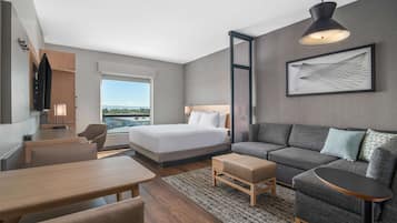 Habitación, 1 cama de matrimonio grande con sofá cama (Specialty) | Colchones con acolchado adicional, caja fuerte, escritorio